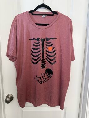 Graphic Skeleton Tee - Halloween Funny Pregnancy
